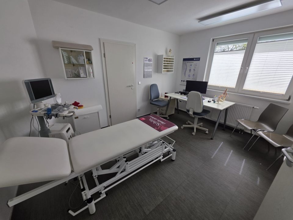 Untersuchungsraum mit Ultraschallgerät